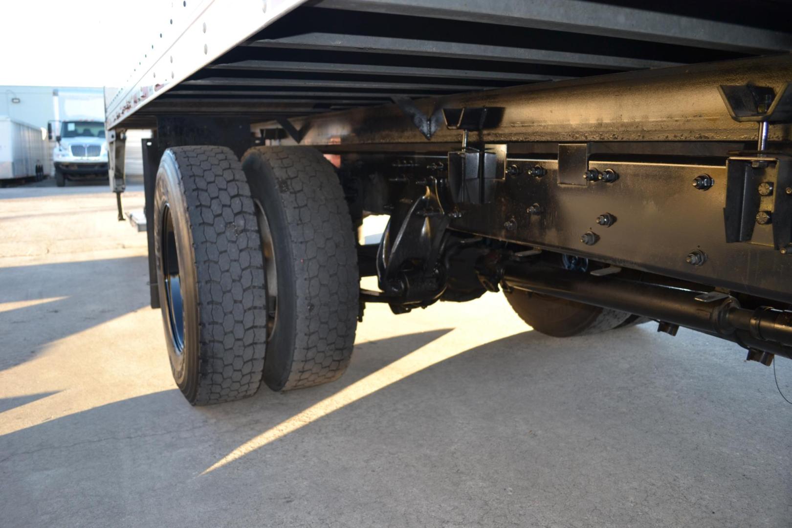 2018 WHITE /BLACK FREIGHTLINER M2-106 with an CUMMINS B6.7L 240HP engine, ALLISON 2500RDS AUTOMATIC transmission, located at 9172 North Fwy, Houston, TX, 77037, (713) 910-6868, 29.887470, -95.411903 - 26,000 LB GVWR NON CDL, MORGAN 26FT BOX, HEIGHT 103" X WIDTH 102", WALTCO 3,000 LB CAPACITY ALUMINUM LIFT GATE, AIR RIDE SUSPENSION,. DUAL 50 GALLON FUEL TANKS, POWER LOCKS & WINDOWS, - Photo#8