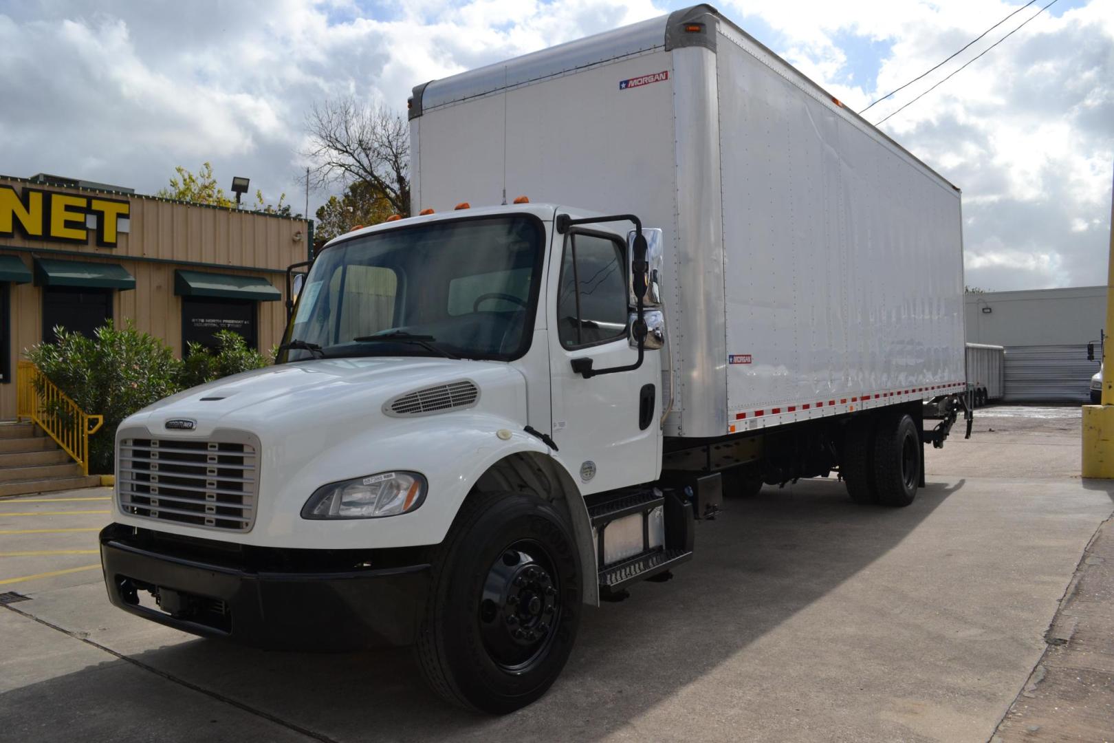 2018 WHITE /BLACK FREIGHTLINER M2-106 with an CUMMINS B6.7L 240HP engine, ALLISON 2500RDS AUTOMATIC transmission, located at 9172 North Fwy, Houston, TX, 77037, (713) 910-6868, 29.887470, -95.411903 - Photo#0