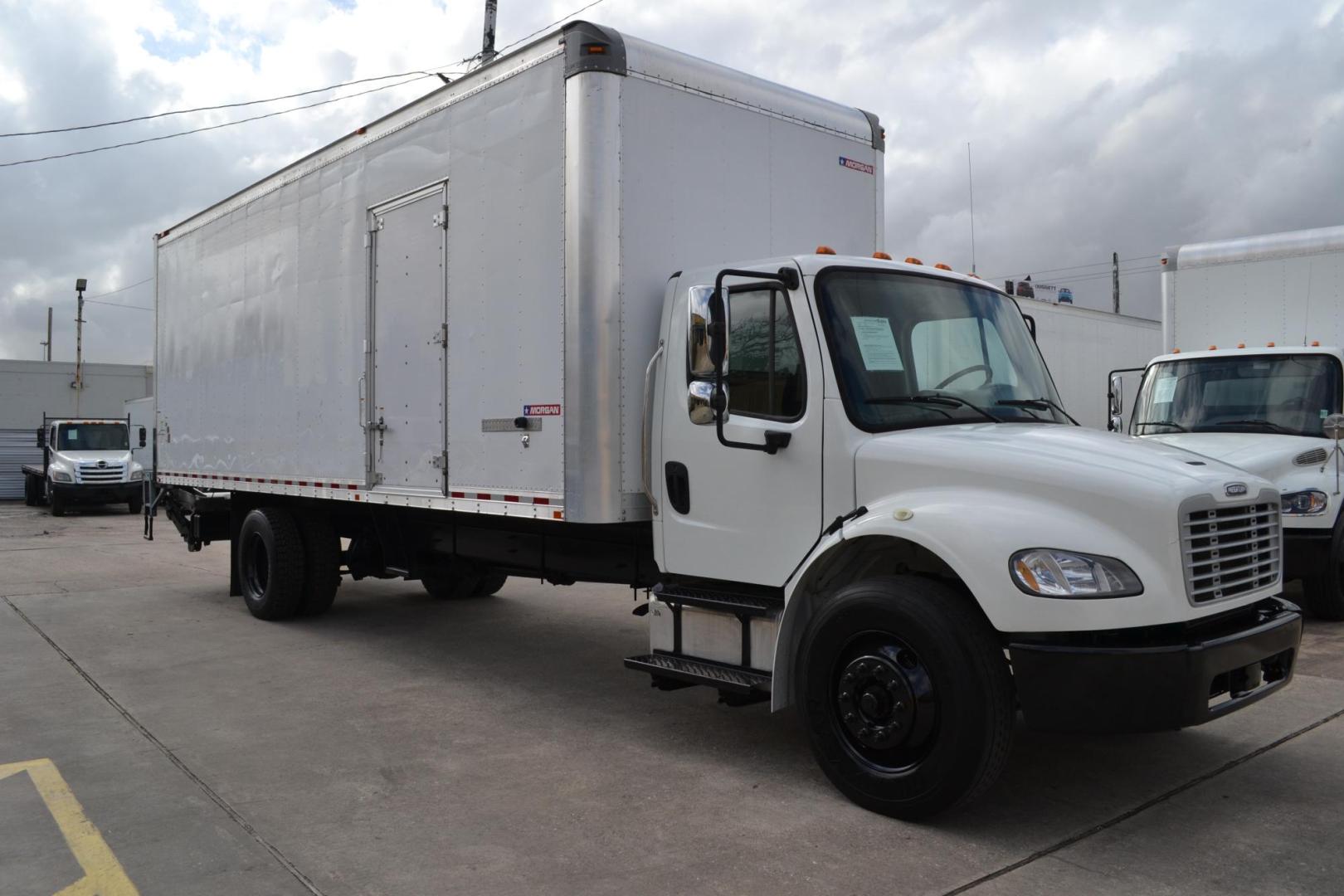 2018 WHITE /BLACK FREIGHTLINER M2-106 with an CUMMINS B6.7L 240HP engine, ALLISON 2500RDS AUTOMATIC transmission, located at 9172 North Fwy, Houston, TX, 77037, (713) 910-6868, 29.887470, -95.411903 - Photo#2