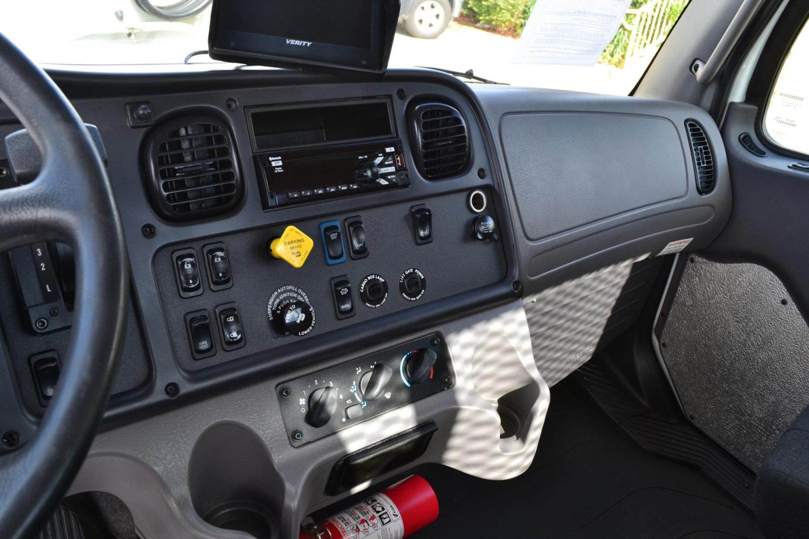 2018 WHITE /BLACK FREIGHTLINER M2-106 with an CUMMINS B6.7L 260HP engine, ALLISON 2500 HS AUTOMATIC transmission, located at 9172 North Fwy, Houston, TX, 77037, (713) 910-6868, 29.887470, -95.411903 - Photo#15