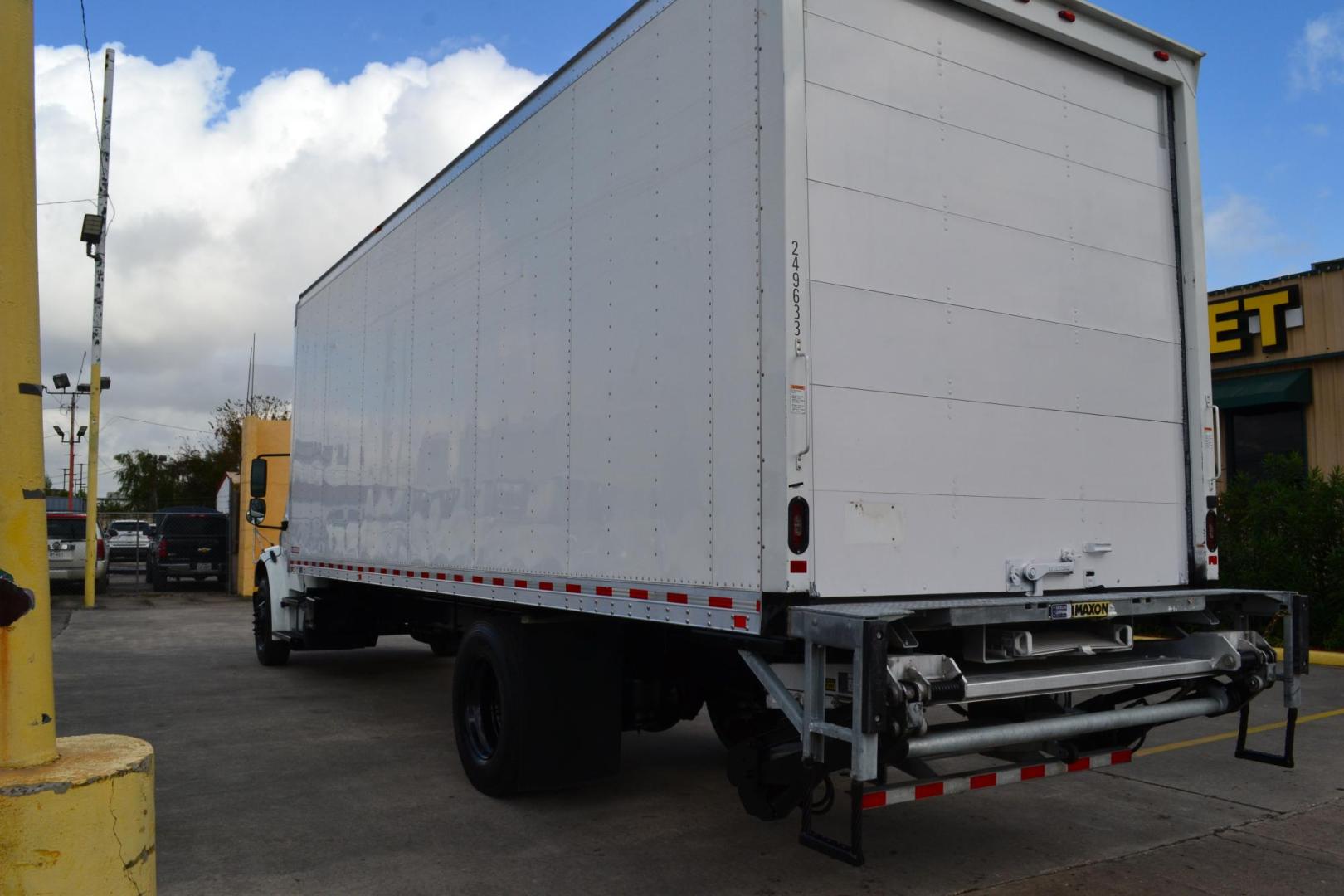 2020 WHITE /BLACK FREIGHTLINER M2-106 with an CUMMINS B6.7L 240HP engine, ALLISON 2500RDS AUTOMATIC transmission, located at 9172 North Fwy, Houston, TX, 77037, (713) 910-6868, 29.887470, -95.411903 - 26,000 LB GVWR NON CDL, MORGAN 26 FT BOX, HEIGHT 103" X WIDTH 102", MAXON 3,000 LB CAPACITY ALUMINUM LIFT GATE, AIR RIDE SUSPENSION, EXHAUST BRAKE, DUAL 50 GALLON FUEL TANKS, POWER WINDOWS & LOCKS, COLLISION MITIGATION, LANE ASSIST, - Photo#6