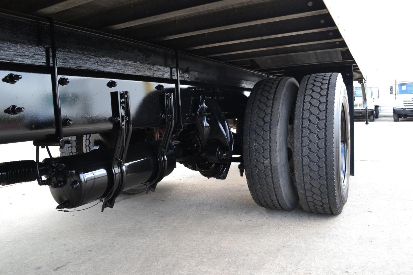 2020 WHITE /BLACK FREIGHTLINER M2-106 with an CUMMINS B6.7L 240HP engine, ALLISON 2500RDS AUTOMATIC transmission, located at 9172 North Fwy, Houston, TX, 77037, (713) 910-6868, 29.887470, -95.411903 - 26,000 LB GVWR NON CDL, MORGAN 26 FT BOX, HEIGHT 103" X WIDTH 102", MAXON 3,000 LB CAPACITY ALUMINUM LIFT GATE, AIR RIDE SUSPENSION, EXHAUST BRAKE, DUAL 50 GALLON FUEL TANKS, POWER WINDOWS & LOCKS, COLLISION MITIGATION, LANE ASSIST, - Photo#8