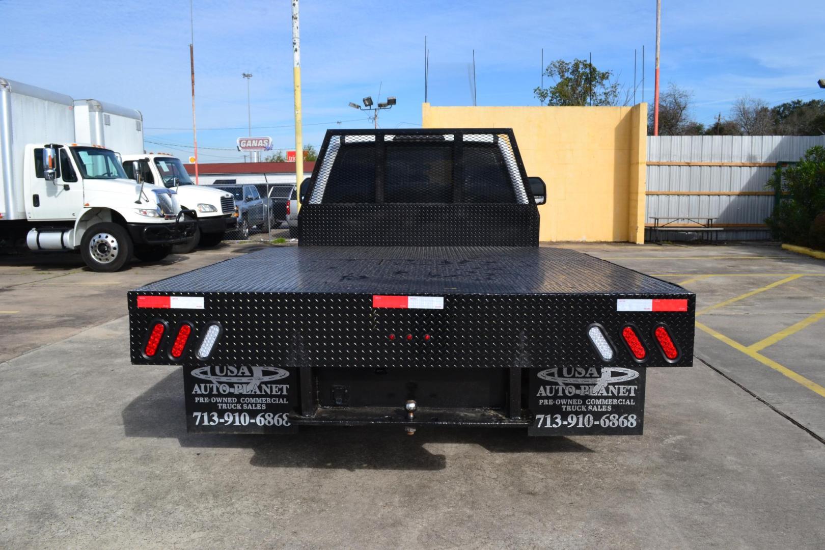 2019 WHITE /BLACK FORD F-350 with an 6.2L V8 GASOLINE engine, AUTOMATIC transmission, located at 9172 North Fwy, Houston, TX, 77037, (713) 910-6868, 29.887470, -95.411903 - 4X4, 9FT X 96" FLATBED, GOOSENECK/BUMPER PULL HITCH, TOOL BOX, WHEELBASE: 168", GEAR RATIO: 4.30, EXTENDED CAB, POWER WINDOWS, LOCKS & MIRRORS - Photo#5