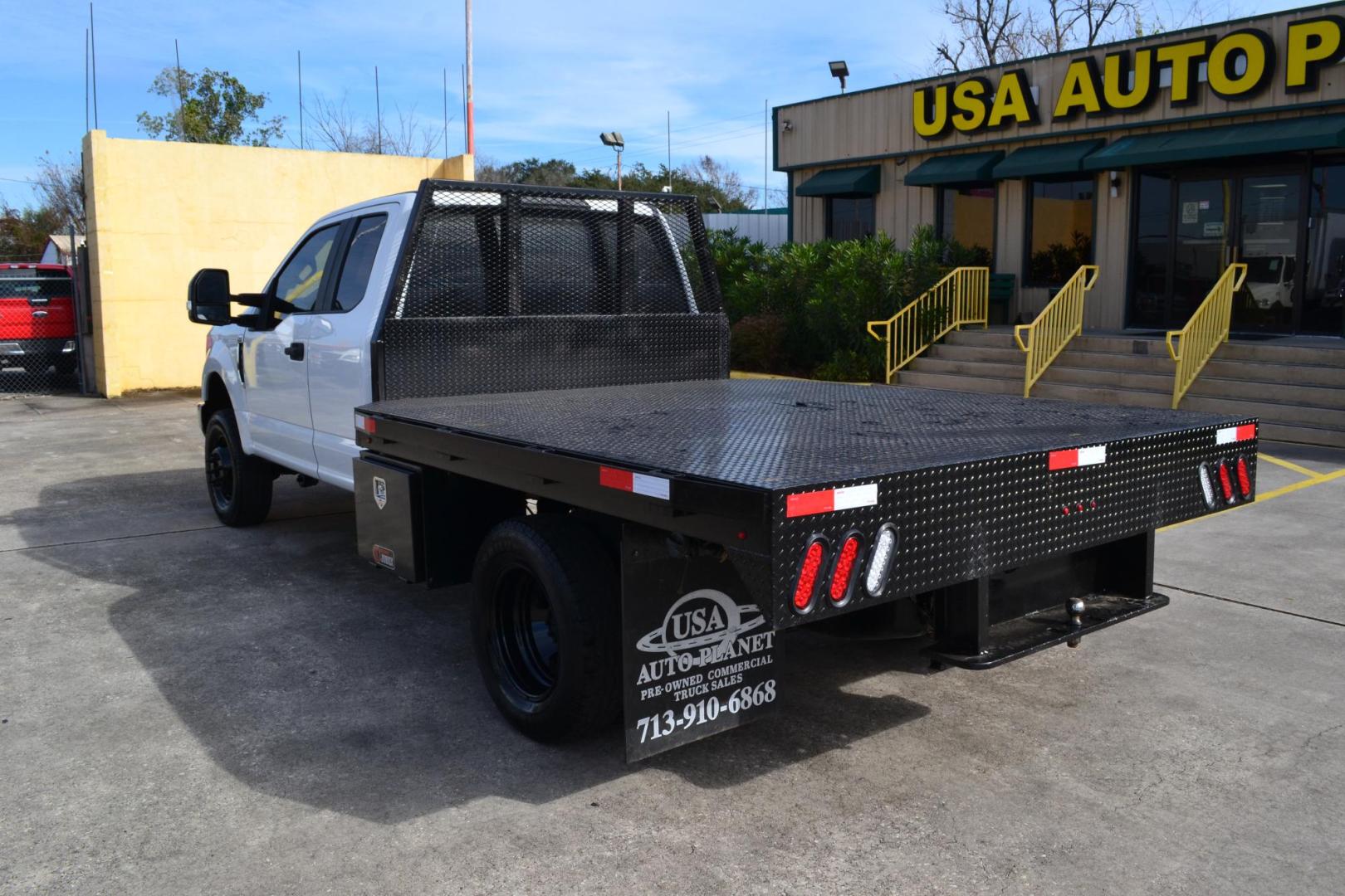 2019 WHITE /BLACK FORD F-350 with an 6.2L V8 GASOLINE engine, AUTOMATIC transmission, located at 9172 North Fwy, Houston, TX, 77037, (713) 910-6868, 29.887470, -95.411903 - 4X4, 9FT X 96" FLATBED, GOOSENECK/BUMPER PULL HITCH, TOOL BOX, WHEELBASE: 168", GEAR RATIO: 4.30, EXTENDED CAB, POWER WINDOWS, LOCKS & MIRRORS - Photo#6