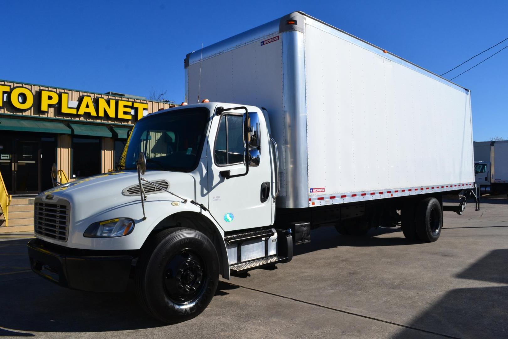 2018 WHITE /BLACK FREIGHTLINER M2-106 (3ALACWFC6JD) with an CUMMINS B6.7L 240HP engine, ALLISON 2500RDS AUTOMATIC transmission, located at 9172 North Fwy, Houston, TX, 77037, (713) 910-6868, 29.887470, -95.411903 - 26,000 LB GVWR NON CDL, 26FT BOX X HEIGHT 103" X WIDTH 102", AIR RIDE SUSPENSION, MAXON 3,000 LB CAPACITY ALUMINUM LIFT GATE, DUAL 50 GALLON FUEL TANKS, POWER WINDOWS & LOCKS, HEATED MIRRORS - Photo#0