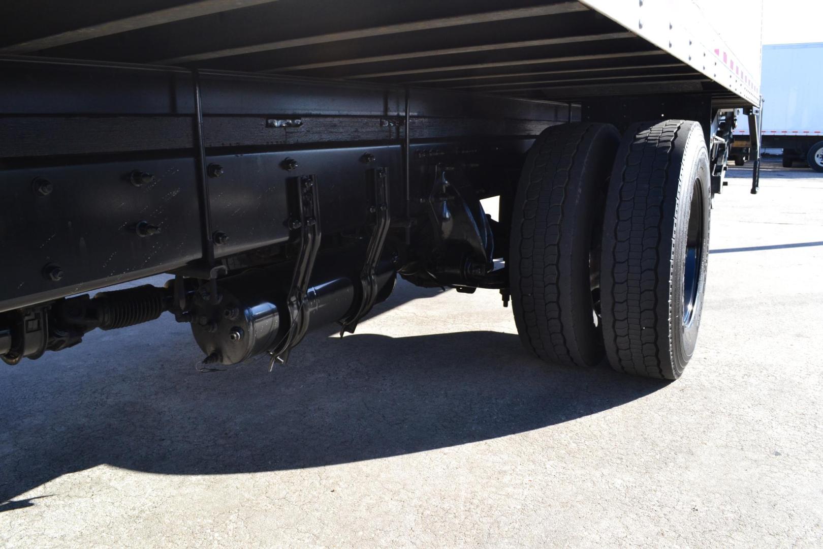 2018 WHITE /BLACK FREIGHTLINER M2-106 (3ALACWFC6JD) with an CUMMINS B6.7L 240HP engine, ALLISON 2500RDS AUTOMATIC transmission, located at 9172 North Fwy, Houston, TX, 77037, (713) 910-6868, 29.887470, -95.411903 - 26,000 LB GVWR NON CDL, 26FT BOX X HEIGHT 103" X WIDTH 102", AIR RIDE SUSPENSION, MAXON 3,000 LB CAPACITY ALUMINUM LIFT GATE, DUAL 50 GALLON FUEL TANKS, POWER WINDOWS & LOCKS, HEATED MIRRORS - Photo#11