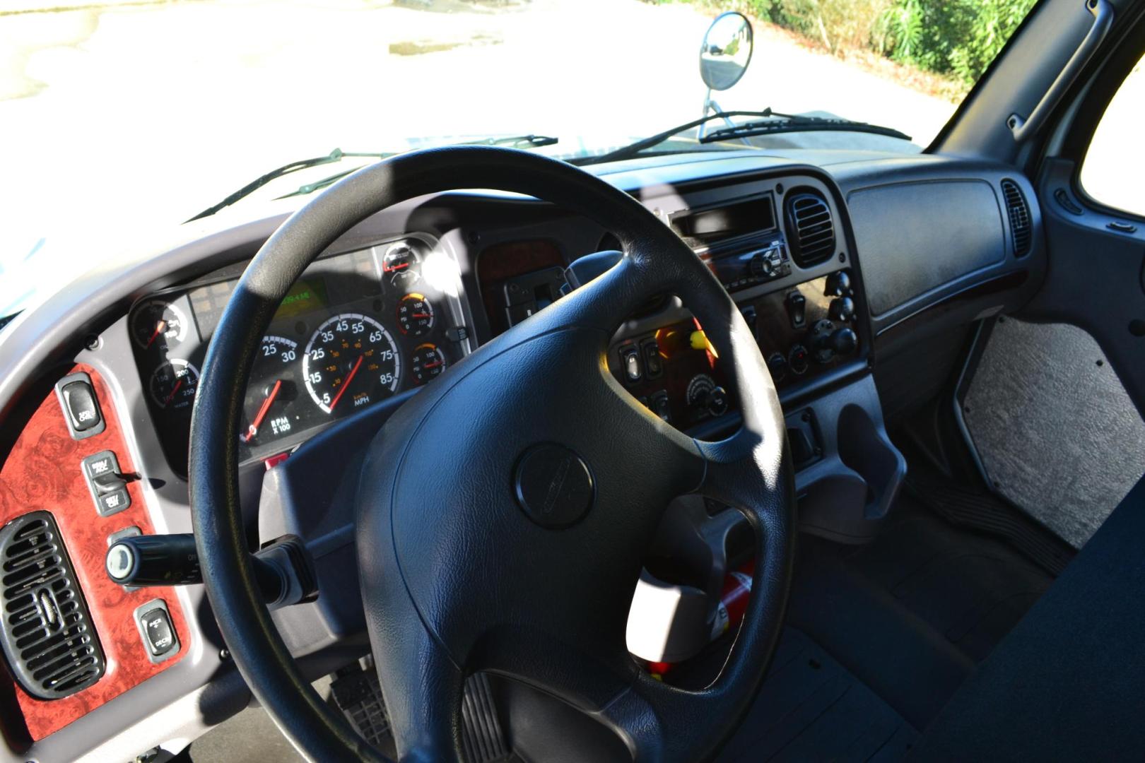 2018 WHITE /BLACK FREIGHTLINER M2-106 (3ALACWFC6JD) with an CUMMINS B6.7L 240HP engine, ALLISON 2500RDS AUTOMATIC transmission, located at 9172 North Fwy, Houston, TX, 77037, (713) 910-6868, 29.887470, -95.411903 - 26,000 LB GVWR NON CDL, 26FT BOX X HEIGHT 103" X WIDTH 102", AIR RIDE SUSPENSION, MAXON 3,000 LB CAPACITY ALUMINUM LIFT GATE, DUAL 50 GALLON FUEL TANKS, POWER WINDOWS & LOCKS, HEATED MIRRORS - Photo#14