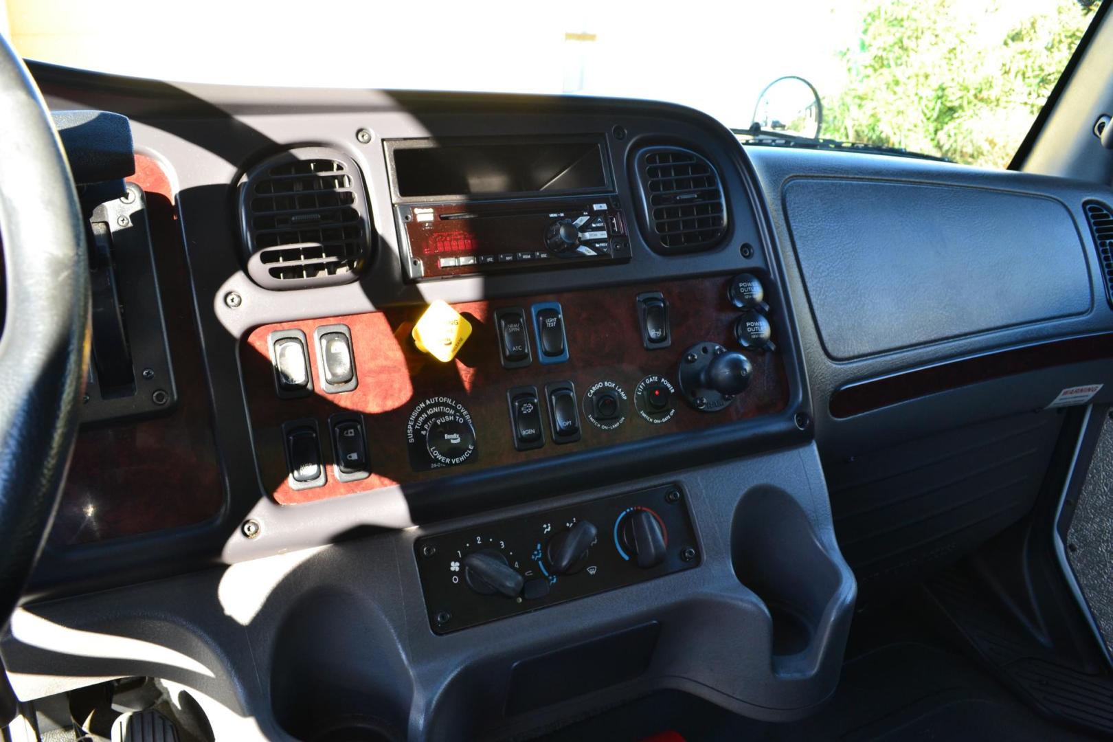 2018 WHITE /BLACK FREIGHTLINER M2-106 (3ALACWFC6JD) with an CUMMINS B6.7L 240HP engine, ALLISON 2500RDS AUTOMATIC transmission, located at 9172 North Fwy, Houston, TX, 77037, (713) 910-6868, 29.887470, -95.411903 - 26,000 LB GVWR NON CDL, 26FT BOX X HEIGHT 103" X WIDTH 102", AIR RIDE SUSPENSION, MAXON 3,000 LB CAPACITY ALUMINUM LIFT GATE, DUAL 50 GALLON FUEL TANKS, POWER WINDOWS & LOCKS, HEATED MIRRORS - Photo#16