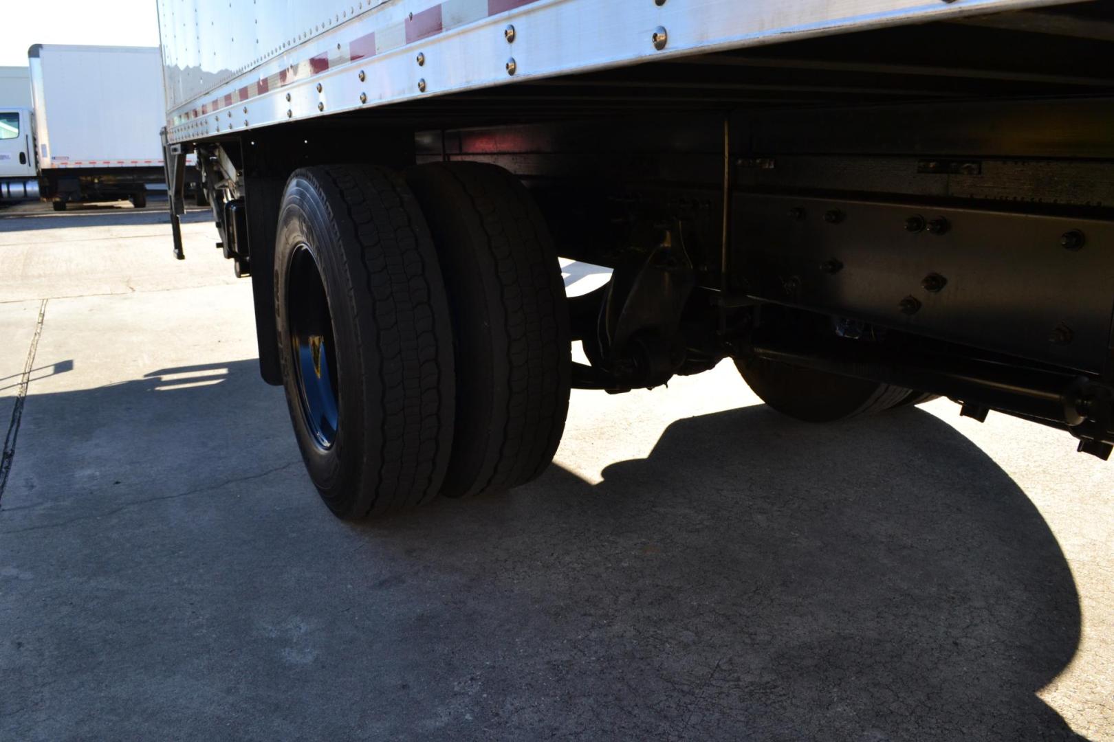 2018 WHITE /BLACK FREIGHTLINER M2-106 (3ALACWFC6JD) with an CUMMINS B6.7L 240HP engine, ALLISON 2500RDS AUTOMATIC transmission, located at 9172 North Fwy, Houston, TX, 77037, (713) 910-6868, 29.887470, -95.411903 - 26,000 LB GVWR NON CDL, 26FT BOX X HEIGHT 103" X WIDTH 102", AIR RIDE SUSPENSION, MAXON 3,000 LB CAPACITY ALUMINUM LIFT GATE, DUAL 50 GALLON FUEL TANKS, POWER WINDOWS & LOCKS, HEATED MIRRORS - Photo#9