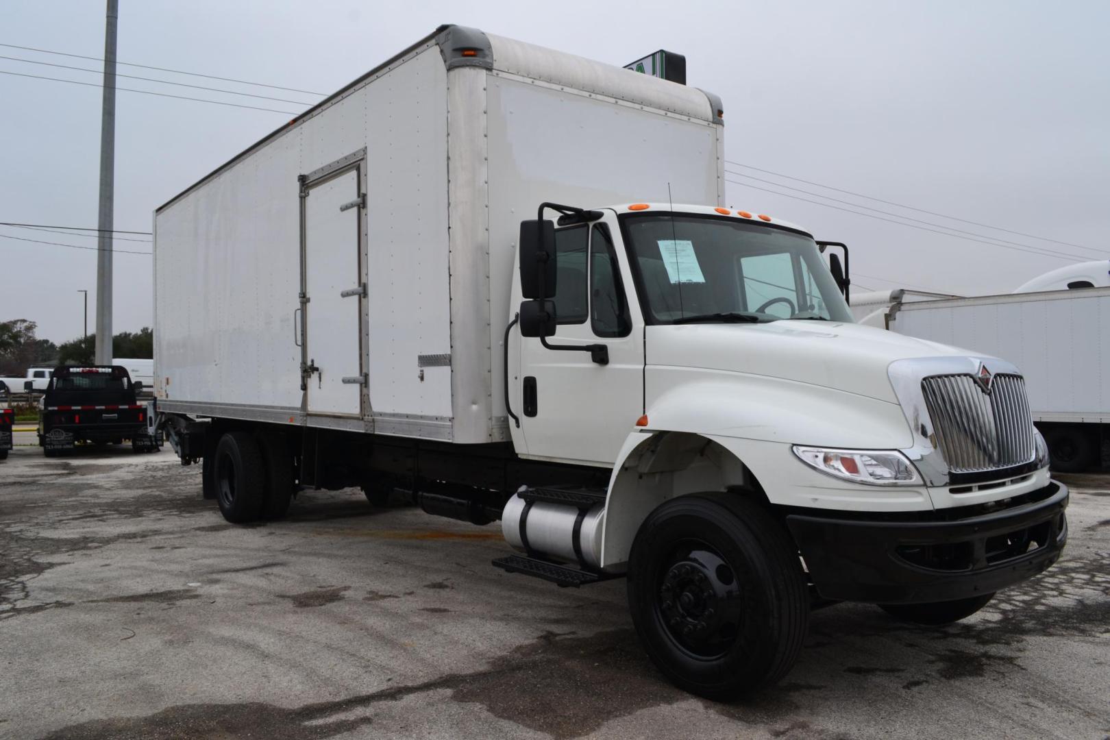 2016 WHITE /GRAY INTERNATIONAL 4300 (1HTMMMML5GH) with an CUMMINS B6.7L 240HP engine, ALLISON 2100HS AUTOMATIC transmission, located at 9172 North Fwy, Houston, TX, 77037, (713) 910-6868, 29.887470, -95.411903 - Photo#2