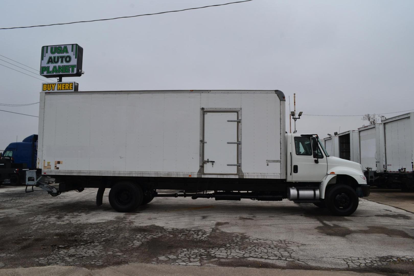 2016 WHITE /GRAY INTERNATIONAL 4300 (1HTMMMML5GH) with an CUMMINS B6.7L 240HP engine, ALLISON 2100HS AUTOMATIC transmission, located at 9172 North Fwy, Houston, TX, 77037, (713) 910-6868, 29.887470, -95.411903 - Photo#3