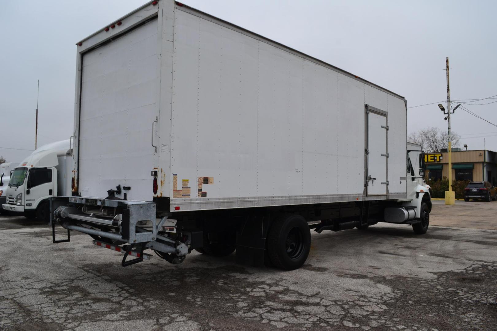 2016 WHITE /GRAY INTERNATIONAL 4300 (1HTMMMML5GH) with an CUMMINS B6.7L 240HP engine, ALLISON 2100HS AUTOMATIC transmission, located at 9172 North Fwy, Houston, TX, 77037, (713) 910-6868, 29.887470, -95.411903 - Photo#4