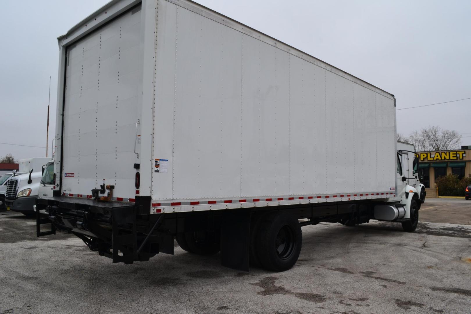 2022 WHITE /GRAY INTERNATIONAL MV 607 (3HAEUMML7NL) with an CUMMINS B6.7L 240HP engine, ALLISON 2500RDS AUTOMATIC transmission, located at 9172 North Fwy, Houston, TX, 77037, (713) 910-6868, 29.887470, -95.411903 - Photo#4