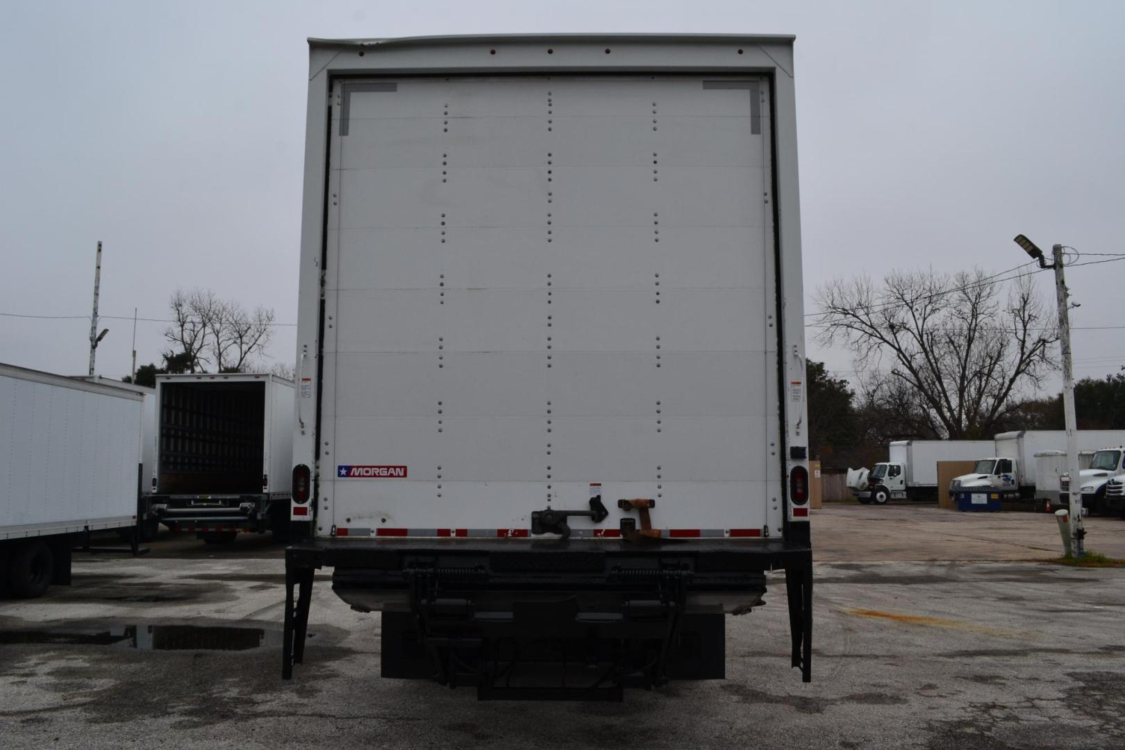 2022 WHITE /GRAY INTERNATIONAL MV 607 (3HAEUMML7NL) with an CUMMINS B6.7L 240HP engine, ALLISON 2500RDS AUTOMATIC transmission, located at 9172 North Fwy, Houston, TX, 77037, (713) 910-6868, 29.887470, -95.411903 - Photo#5