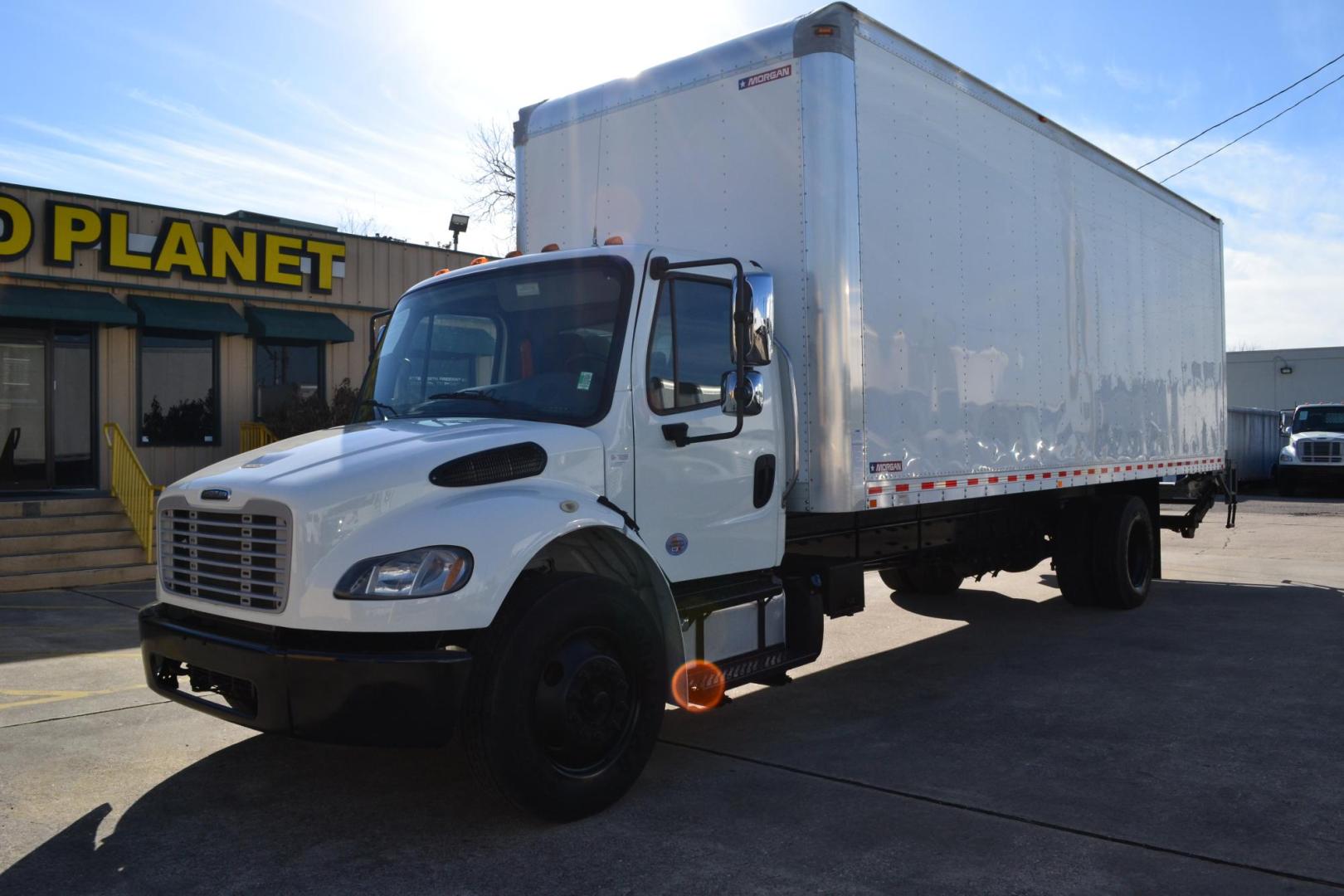 2020 WHITE /BLACK FREIGHTLINER M2-106 (3ALACWFC0LD) with an CUMMINS B6.7L 240HP engine, ALLISON 2500RDS AUTOMATIC transmission, located at 9172 North Fwy, Houston, TX, 77037, (713) 910-6868, 29.887470, -95.411903 - 26,000 LB GVWR NON CDL, MORGAN 26 FT BOX, HEIGHT 103" X WIDTH 102", SPRING RIDE SUSPENSION, MAXON 3,000 LB CAPACITY ALUMINUM LIFT GATE, 90 GALLON FUEL TANK, POWER WINDOWS, LOCKS & MIRRORS - Photo#0