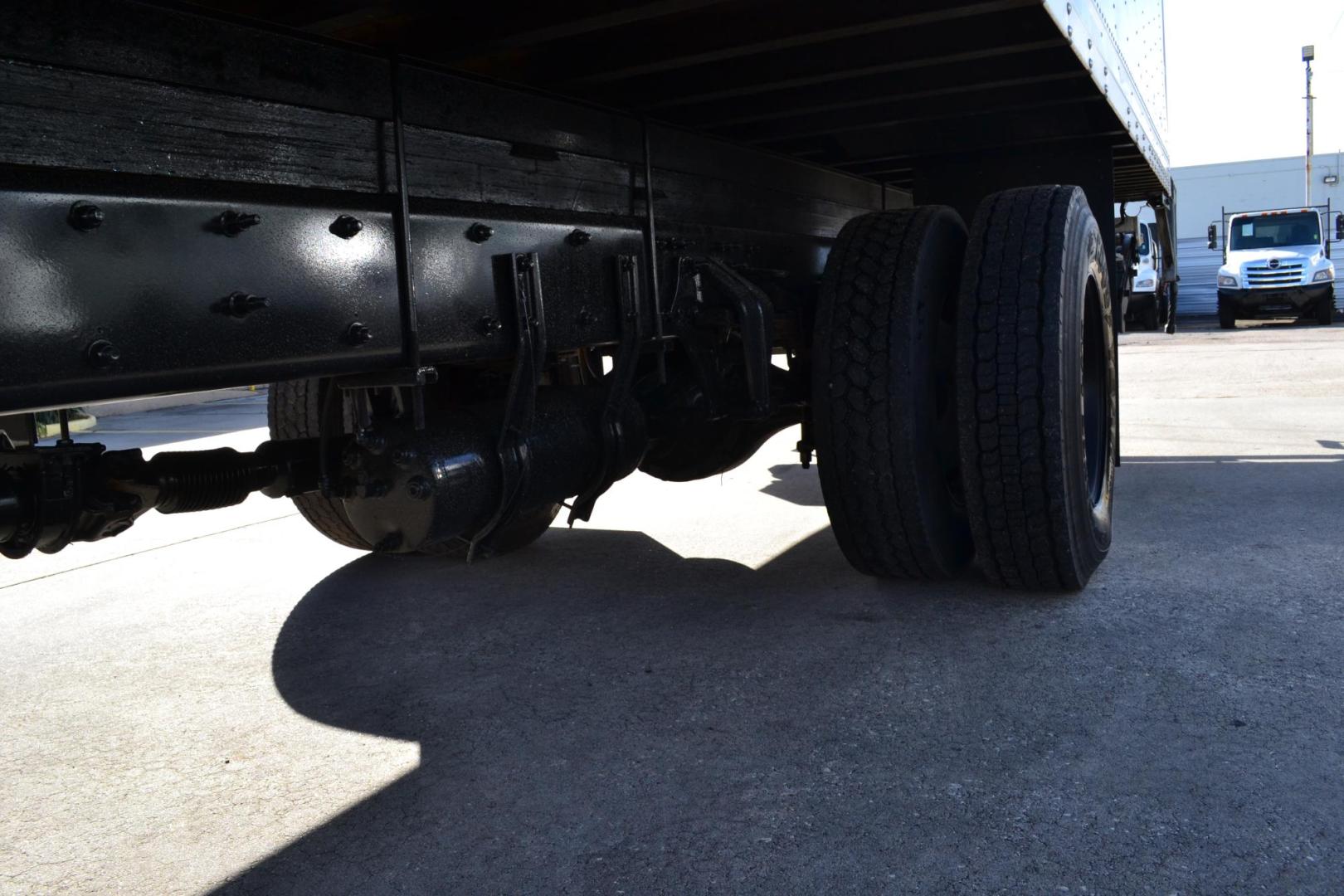 2020 WHITE /BLACK FREIGHTLINER M2-106 (3ALACWFC0LD) with an CUMMINS B6.7L 240HP engine, ALLISON 2500RDS AUTOMATIC transmission, located at 9172 North Fwy, Houston, TX, 77037, (713) 910-6868, 29.887470, -95.411903 - 26,000 LB GVWR NON CDL, MORGAN 26 FT BOX, HEIGHT 103" X WIDTH 102", SPRING RIDE SUSPENSION, MAXON 3,000 LB CAPACITY ALUMINUM LIFT GATE, 90 GALLON FUEL TANK, POWER WINDOWS, LOCKS & MIRRORS - Photo#10