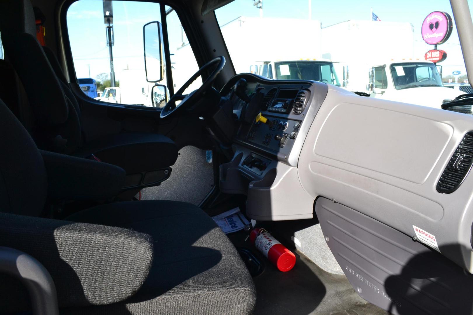 2020 WHITE /BLACK FREIGHTLINER M2-106 (3ALACWFC0LD) with an CUMMINS B6.7L 240HP engine, ALLISON 2500RDS AUTOMATIC transmission, located at 9172 North Fwy, Houston, TX, 77037, (713) 910-6868, 29.887470, -95.411903 - 26,000 LB GVWR NON CDL, MORGAN 26 FT BOX, HEIGHT 103" X WIDTH 102", SPRING RIDE SUSPENSION, MAXON 3,000 LB CAPACITY ALUMINUM LIFT GATE, 90 GALLON FUEL TANK, POWER WINDOWS, LOCKS & MIRRORS - Photo#13