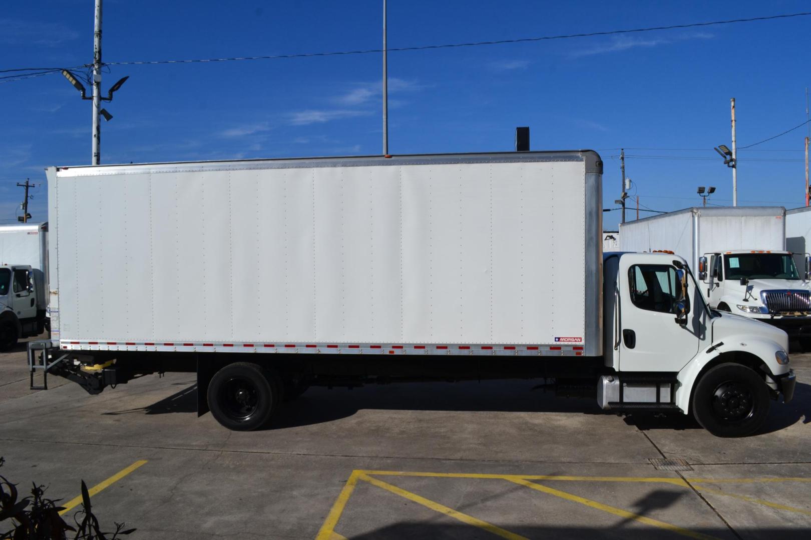 2020 WHITE /BLACK FREIGHTLINER M2-106 (3ALACWFC0LD) with an CUMMINS B6.7L 240HP engine, ALLISON 2500RDS AUTOMATIC transmission, located at 9172 North Fwy, Houston, TX, 77037, (713) 910-6868, 29.887470, -95.411903 - 26,000 LB GVWR NON CDL, MORGAN 26 FT BOX, HEIGHT 103" X WIDTH 102", SPRING RIDE SUSPENSION, MAXON 3,000 LB CAPACITY ALUMINUM LIFT GATE, 90 GALLON FUEL TANK, POWER WINDOWS, LOCKS & MIRRORS - Photo#3