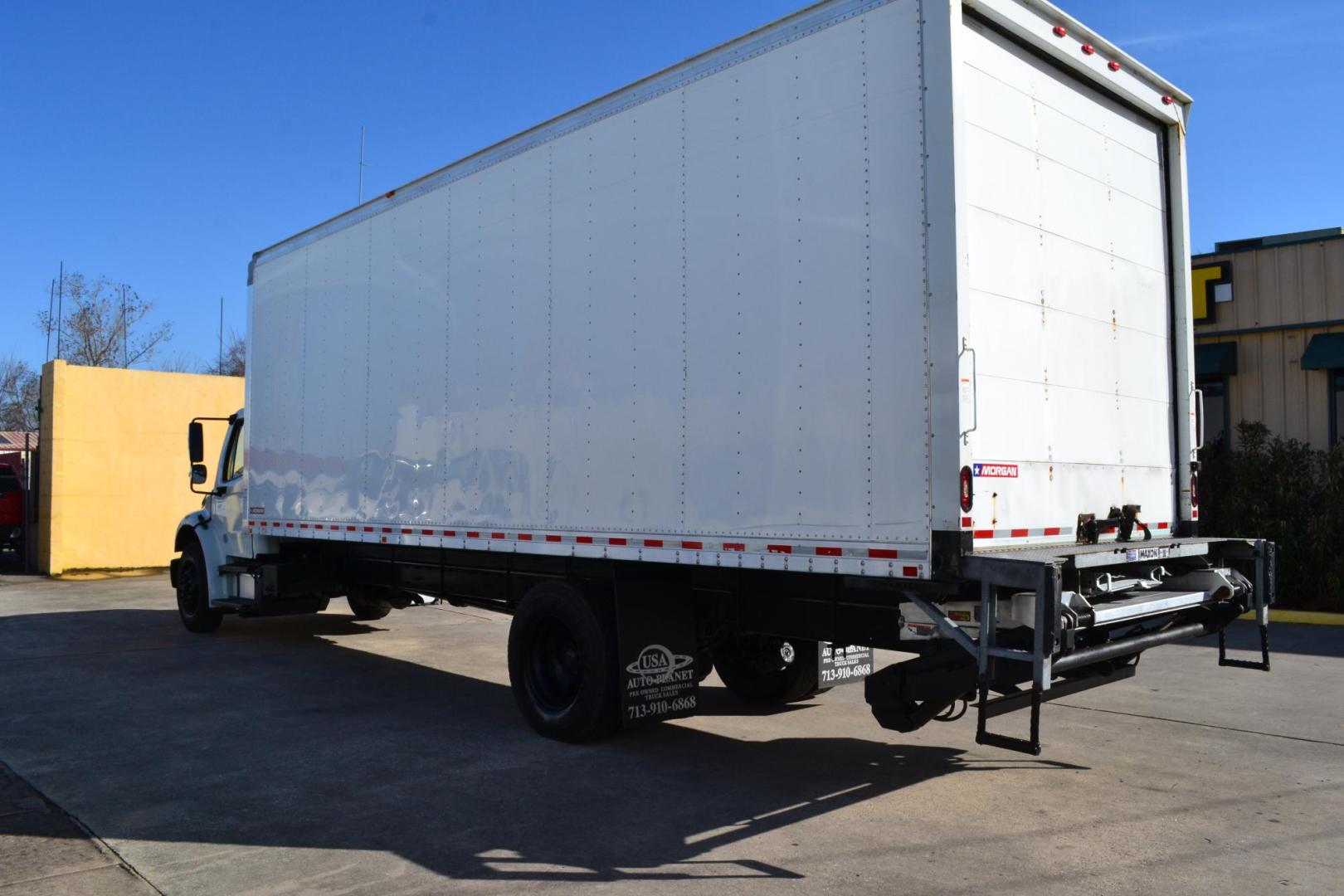 2020 WHITE /BLACK FREIGHTLINER M2-106 (3ALACWFC0LD) with an CUMMINS B6.7L 240HP engine, ALLISON 2500RDS AUTOMATIC transmission, located at 9172 North Fwy, Houston, TX, 77037, (713) 910-6868, 29.887470, -95.411903 - 26,000 LB GVWR NON CDL, MORGAN 26 FT BOX, HEIGHT 103" X WIDTH 102", SPRING RIDE SUSPENSION, MAXON 3,000 LB CAPACITY ALUMINUM LIFT GATE, 90 GALLON FUEL TANK, POWER WINDOWS, LOCKS & MIRRORS - Photo#6