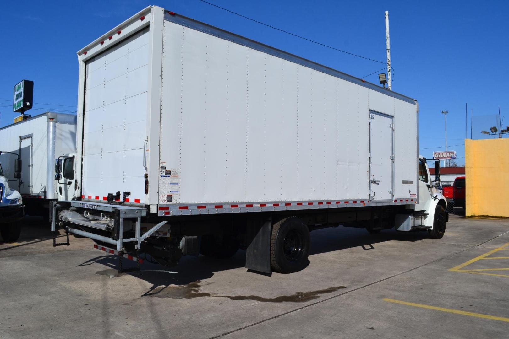 2019 WHITE /BLACK FREIGHTLINER M2-106 (3ALACWFC9KD) with an CUMMINS B6.7L 240HP engine, ALLISON 2500RDS AUTOMATIC transmission, located at 9172 North Fwy, Houston, TX, 77037, (713) 910-6868, 29.887470, -95.411903 - 26,000 LB GVWR NON CDL, MORGAN 26FT BOX, HEIGHT 103" X WIDTH 102", MAXON 3,000 LB CAPACITY ALUMINUM LIFT GATE, AIR RIDE SUSPENSION, 90 GALLON FUEL TANK, EXHAUST BRAKE, COLLISION MITIGATION WITH LANE ASSIST, POWER WINDOWS & LOCKS - Photo#4