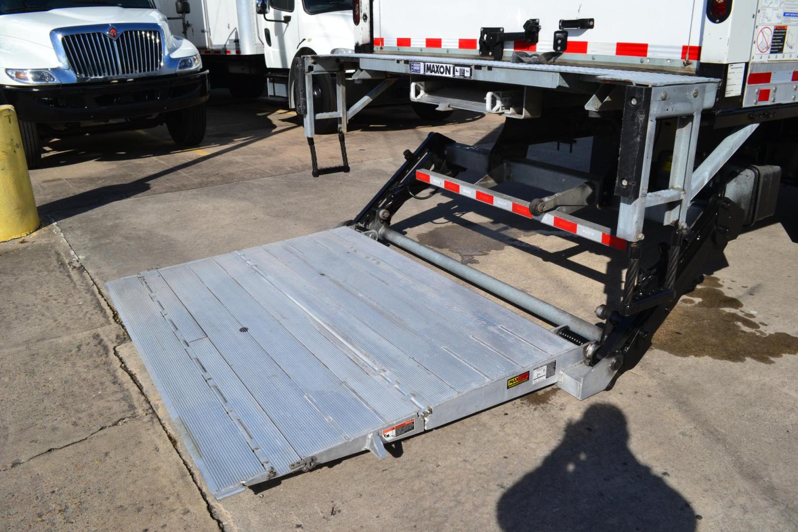 2019 WHITE /BLACK FREIGHTLINER M2-106 (3ALACWFC9KD) with an CUMMINS B6.7L 240HP engine, ALLISON 2500RDS AUTOMATIC transmission, located at 9172 North Fwy, Houston, TX, 77037, (713) 910-6868, 29.887470, -95.411903 - 26,000 LB GVWR NON CDL, MORGAN 26FT BOX, HEIGHT 103" X WIDTH 102", MAXON 3,000 LB CAPACITY ALUMINUM LIFT GATE, AIR RIDE SUSPENSION, 90 GALLON FUEL TANK, EXHAUST BRAKE, COLLISION MITIGATION WITH LANE ASSIST, POWER WINDOWS & LOCKS - Photo#7