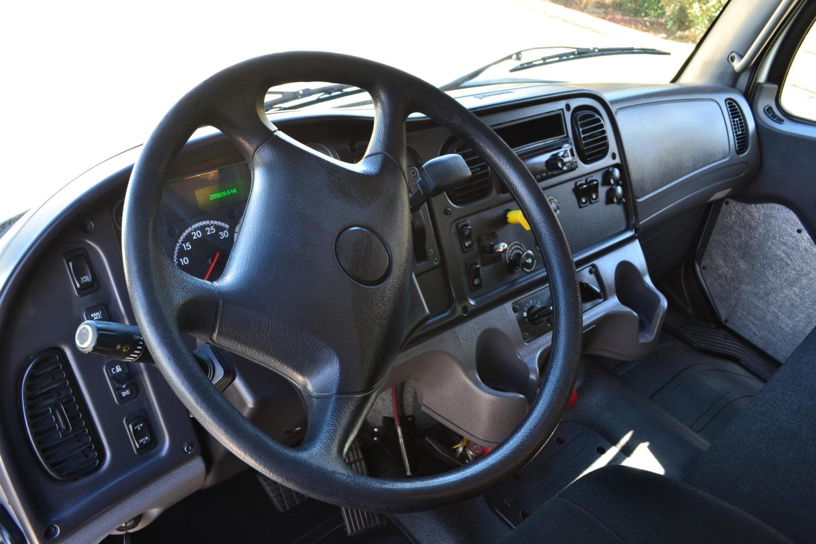 2018 WHITE /BLACK FREIGHTLINER M2-106 (3ALACWDTXJD) with an CUMMINS ISB 6.7L 240HP engine, ALLISON 2500RDS AUTOMATIC transmission, located at 9172 North Fwy, Houston, TX, 77037, (713) 910-6868, 29.887470, -95.411903 - 26,000 LB GVWR NON CDL, MORGAN 26 FT BOX, HEIGHT 103" X WIDTH 102", WALTCO 3,000 LB CAPACITY ALUMINUM LIFT GATE, AIR RIDE SUSPENSION, - Photo#11