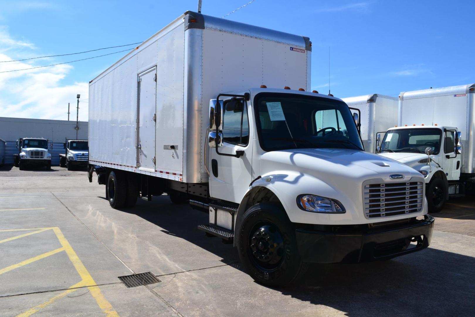 2018 WHITE /BLACK FREIGHTLINER M2-106 (3ALACWDTXJD) with an CUMMINS ISB 6.7L 240HP engine, ALLISON 2500RDS AUTOMATIC transmission, located at 9172 North Fwy, Houston, TX, 77037, (713) 910-6868, 29.887470, -95.411903 - 26,000 LB GVWR NON CDL, MORGAN 26 FT BOX, HEIGHT 103" X WIDTH 102", WALTCO 3,000 LB CAPACITY ALUMINUM LIFT GATE, AIR RIDE SUSPENSION, - Photo#2