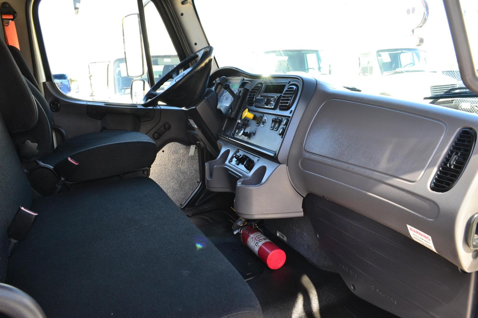 2018 WHITE /BLACK FREIGHTLINER M2-106 (3ALACWDTXJD) with an CUMMINS ISB 6.7L 240HP engine, ALLISON 2500RDS AUTOMATIC transmission, located at 9172 North Fwy, Houston, TX, 77037, (713) 910-6868, 29.887470, -95.411903 - 26,000 LB GVWR NON CDL, MORGAN 26 FT BOX, HEIGHT 103" X WIDTH 102", WALTCO 3,000 LB CAPACITY ALUMINUM LIFT GATE, AIR RIDE SUSPENSION, - Photo#9