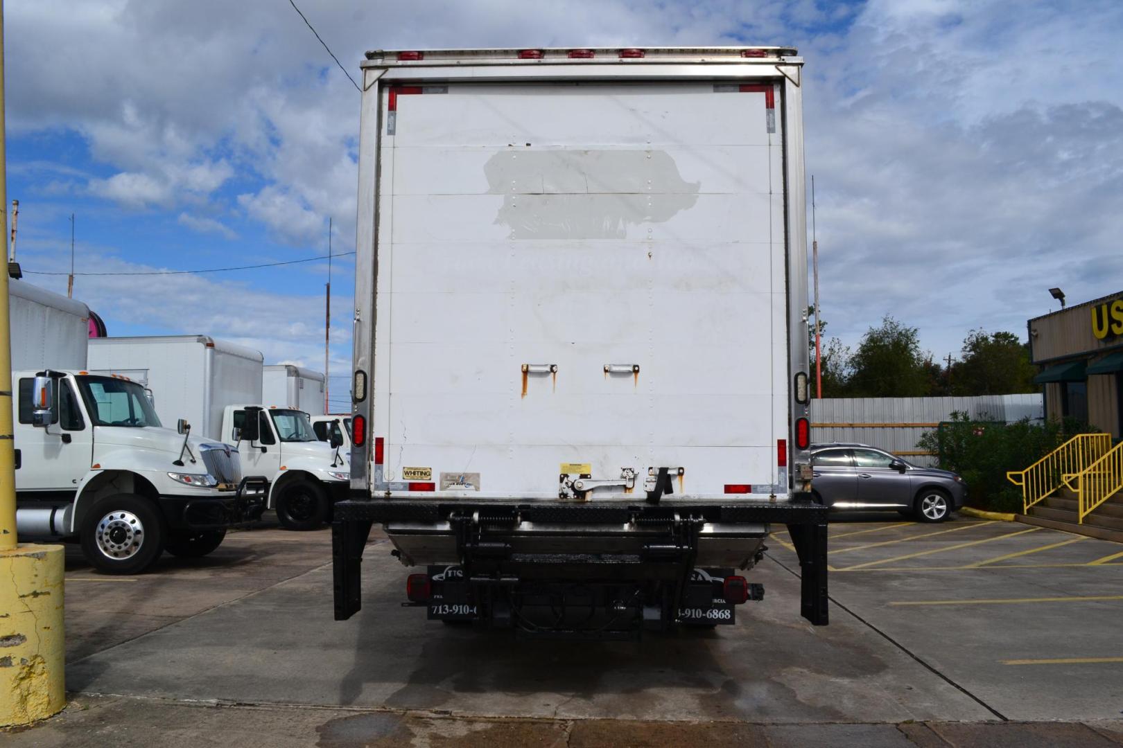 2017 WHITE /GRAY INTERNATIONAL 4300 (1HTMMMMLXHH) with an CUMMINS ISB 6.7L 220HP engine, ALLISON 2100HS AUTOMATIC transmission, located at 9172 North Fwy, Houston, TX, 77037, (713) 910-6868, 29.887470, -95.411903 - Photo#5