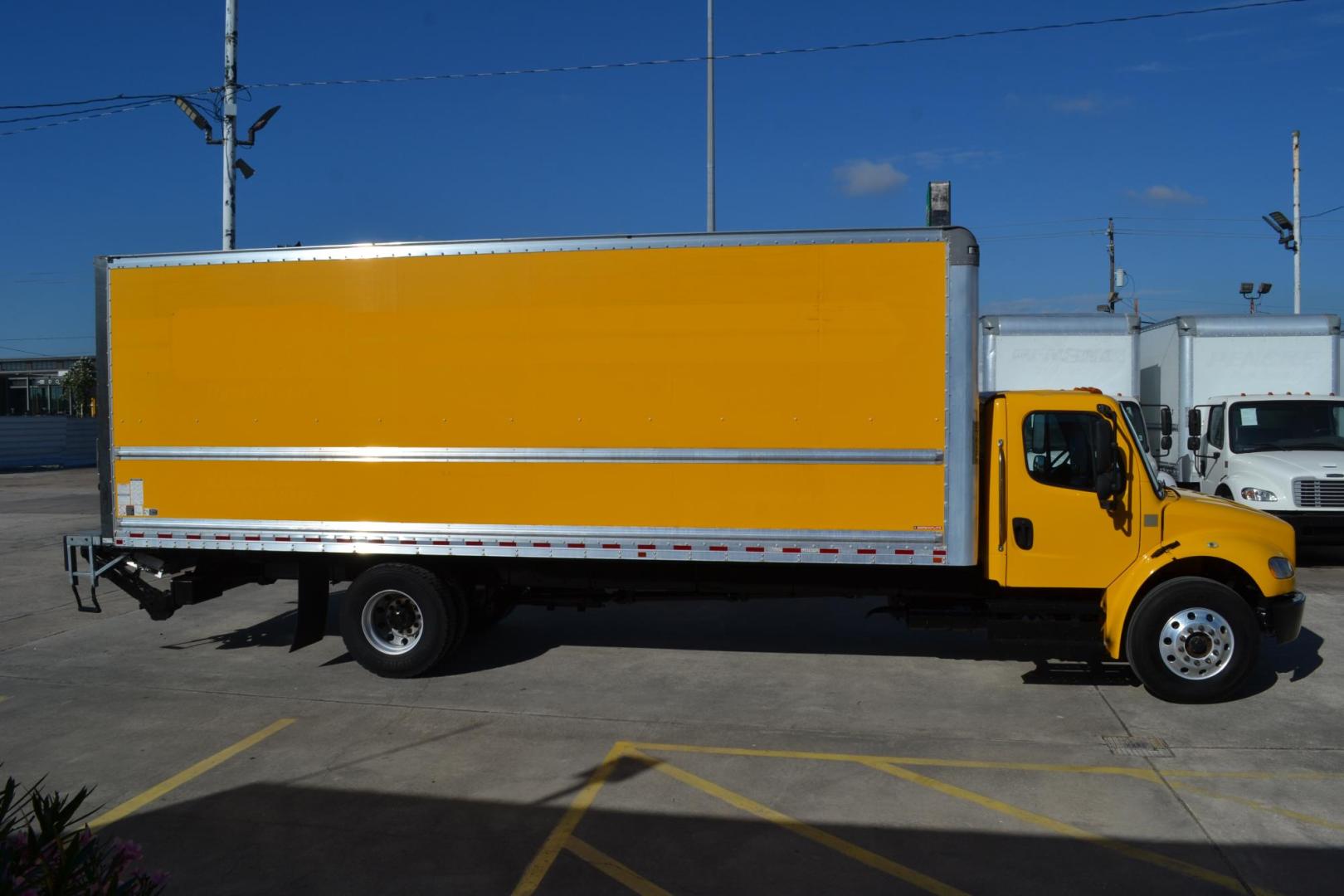 2019 YELLOW /BLACK FREIGHTLINER M2-106 (3ALACWFC7KD) with an CUMMINS B6.7L 220HP engine, EATON FULLER PROCISION AUTOMATIC transmission, located at 9172 North Fwy, Houston, TX, 77037, (713) 910-6868, 29.887470, -95.411903 - 26,000 LB GVWR NON CDL, MORGAN 26 FT BOX, HEIGHT 103" X WIDTH 102", AIR RIDE SUSPENSION, ALUMINUM WHEELS, 80 GALLON FUEL TANK, MAXON 3,000 LB CAPACITY ALUMINUM LIFT GATE, - Photo#3