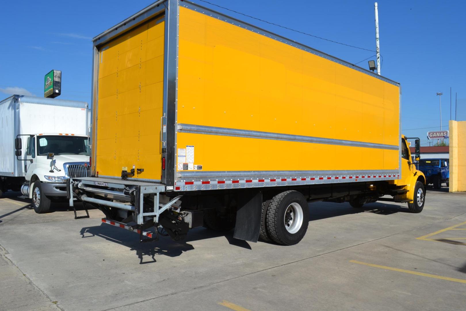 2019 YELLOW /BLACK FREIGHTLINER M2-106 (3ALACWFC7KD) with an CUMMINS B6.7L 220HP engine, EATON FULLER PROCISION AUTOMATIC transmission, located at 9172 North Fwy, Houston, TX, 77037, (713) 910-6868, 29.887470, -95.411903 - 26,000 LB GVWR NON CDL, MORGAN 26 FT BOX, HEIGHT 103" X WIDTH 102", AIR RIDE SUSPENSION, ALUMINUM WHEELS, 80 GALLON FUEL TANK, MAXON 3,000 LB CAPACITY ALUMINUM LIFT GATE, - Photo#4