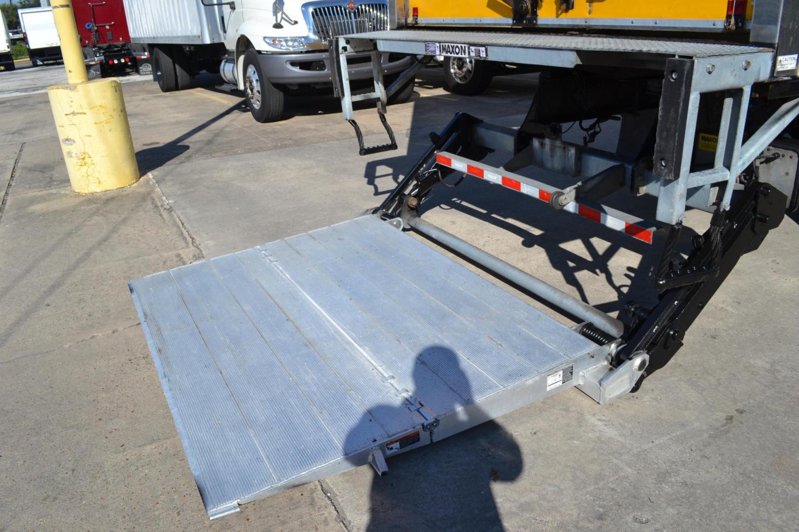 2019 YELLOW /BLACK FREIGHTLINER M2-106 (3ALACWFC7KD) with an CUMMINS B6.7L 220HP engine, EATON FULLER PROCISION AUTOMATIC transmission, located at 9172 North Fwy, Houston, TX, 77037, (713) 910-6868, 29.887470, -95.411903 - 26,000 LB GVWR NON CDL, MORGAN 26 FT BOX, HEIGHT 103" X WIDTH 102", AIR RIDE SUSPENSION, ALUMINUM WHEELS, 80 GALLON FUEL TANK, MAXON 3,000 LB CAPACITY ALUMINUM LIFT GATE, - Photo#8