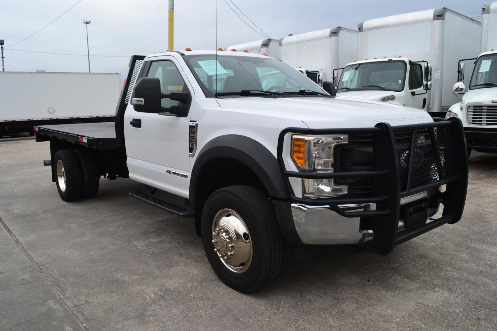 2017 WHITE /BLACK FORD F550 (1FDVFGT2HDA) with an POWERSTROKE 6.7L DIESEL engine, AUTOMATIC transmission, located at 9172 North Fwy, Houston, TX, 77037, (713) 910-6868, 29.887470, -95.411903 - 19,500 LB GVWR, 12 FT FLATBED X 96" WIDE, WHEELBASE :189", RATIO: 4.10, GOOSENECK/ BUMPER PULL HITCH, POWER WINDOWS & LOCKS, TOOL BOX - Photo#2