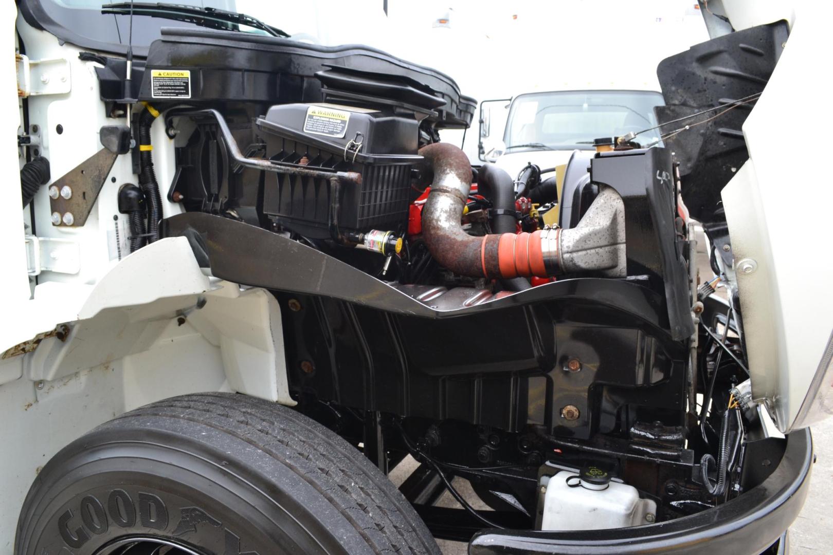 2017 WHITE /BLACK INTERNATIONAL 4300 (1HTMMMMLXHH) with an CUMMINS ISB 6.7L 240HP engine, ALLISON 2100HS AUTOMATIC transmission, located at 9172 North Fwy, Houston, TX, 77037, (713) 910-6868, 29.887470, -95.411903 - 26,000 LB GVWR NON CDL, SUPREME 26 FT BOX X HEIGHT 103" X WIDTH 102", WALTCO 3,000 LB CAPACITY ALUMINUM LIFT GATE, AIR RIDE SUSPENSION, 90 GALLON FUEL TANK, POWER WINDOWS & LOCKS - Photo#20