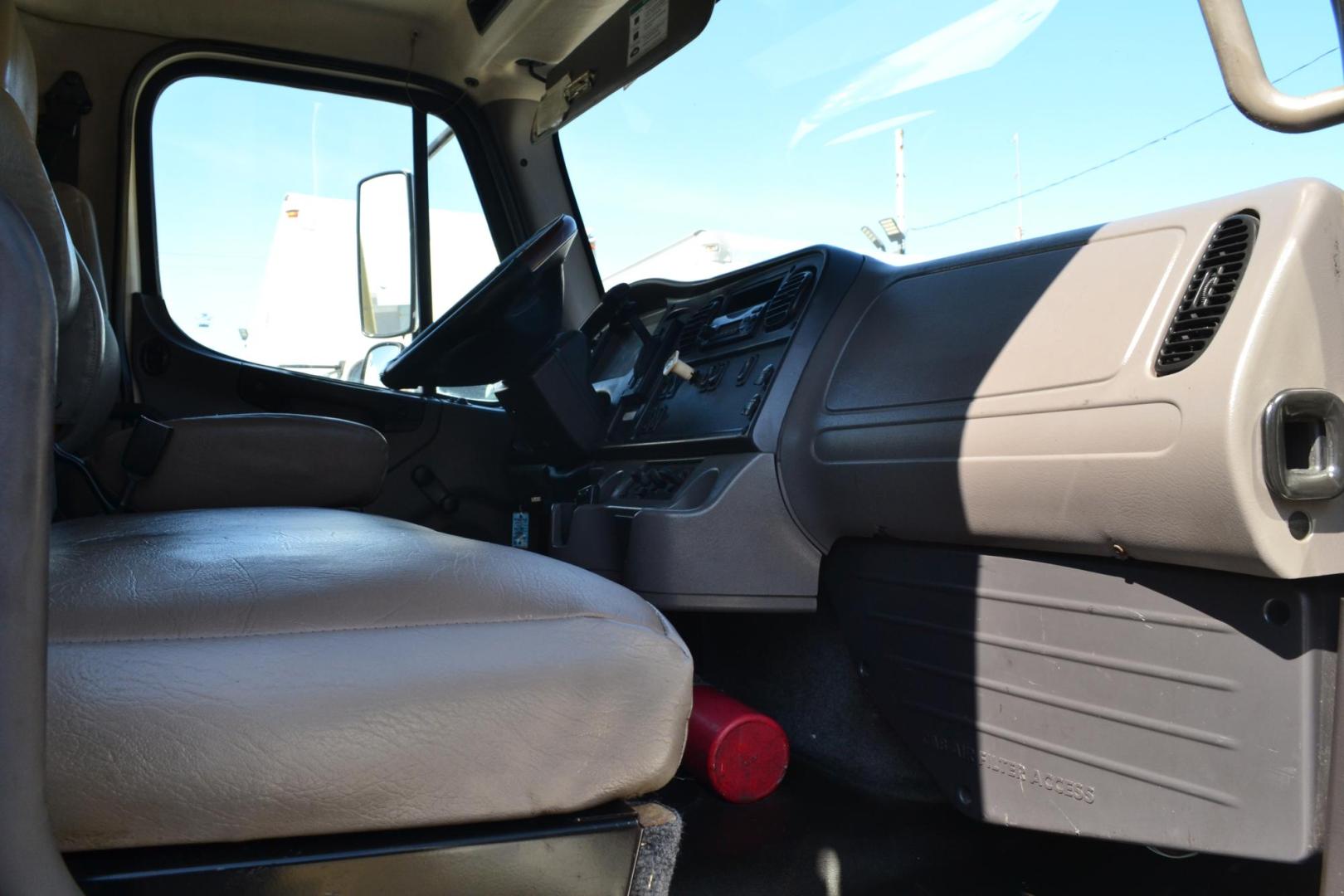 2014 WHITE /BLACK FREIGHTLINER M2-106 with an CUMMINS ISB 6.7L 220HP engine, ALLISON 2100 RDS transmission, located at 9172 North Fwy, Houston, TX, 77037, (713) 910-6868, 29.887470, -95.411903 - 26,000 LB GVWR NON CDL, 24 FT FLATBED X 100" WIDE, AIR RIDE SUSPENSION, DUAL 50 GALLON FUEL TANKS - Photo#10