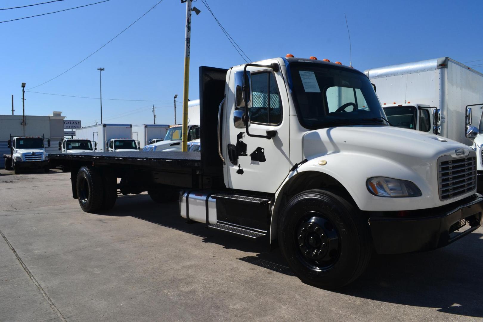 2014 WHITE /BLACK FREIGHTLINER M2-106 with an CUMMINS ISB 6.7L 220HP engine, ALLISON 2100 RDS transmission, located at 9172 North Fwy, Houston, TX, 77037, (713) 910-6868, 29.887470, -95.411903 - 26,000 LB GVWR NON CDL, 24 FT FLATBED X 100" WIDE, AIR RIDE SUSPENSION, DUAL 50 GALLON FUEL TANKS - Photo#2