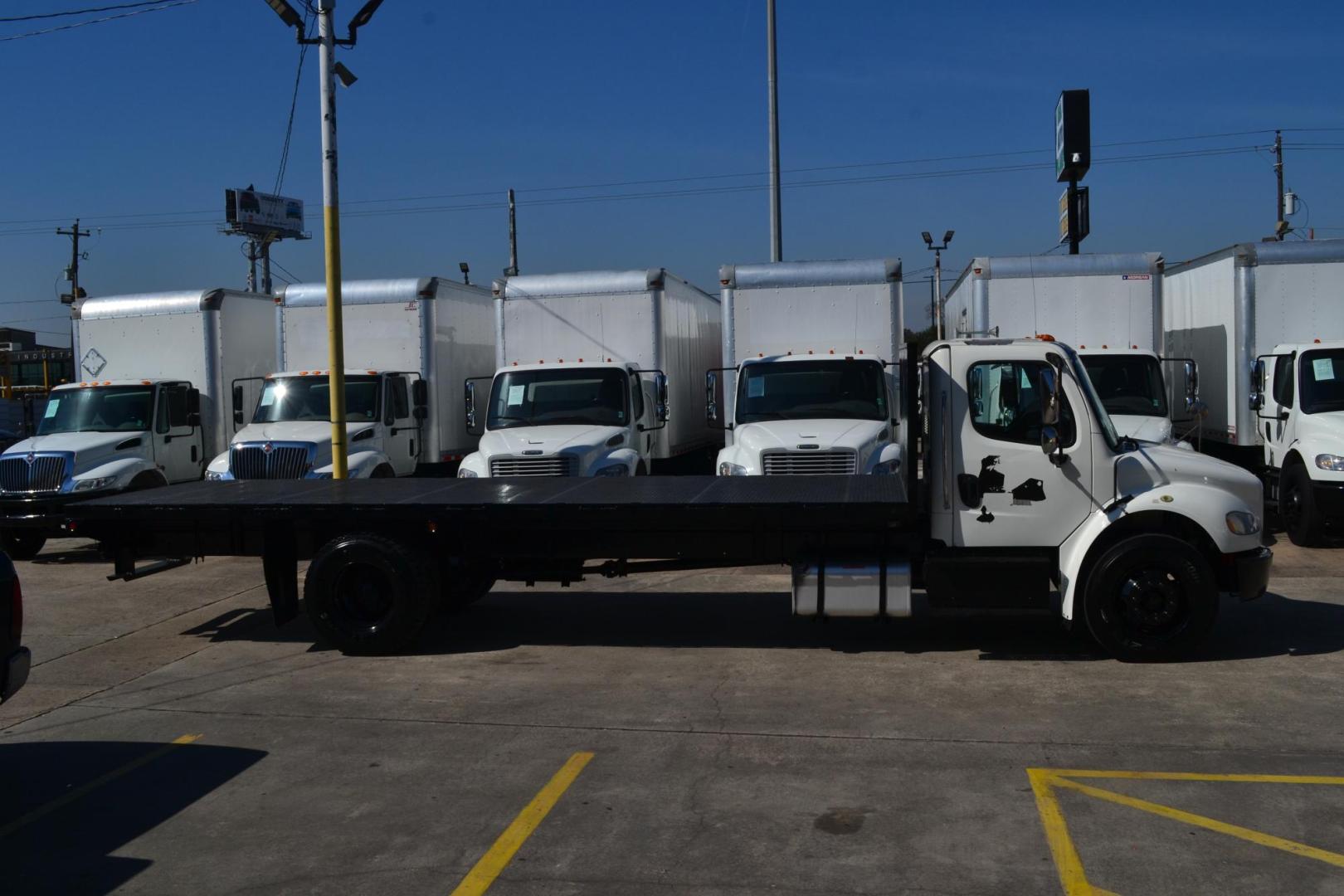 2014 WHITE /BLACK FREIGHTLINER M2-106 with an CUMMINS ISB 6.7L 220HP engine, ALLISON 2100 RDS transmission, located at 9172 North Fwy, Houston, TX, 77037, (713) 910-6868, 29.887470, -95.411903 - 26,000 LB GVWR NON CDL, 24 FT FLATBED X 100" WIDE, AIR RIDE SUSPENSION, DUAL 50 GALLON FUEL TANKS - Photo#3