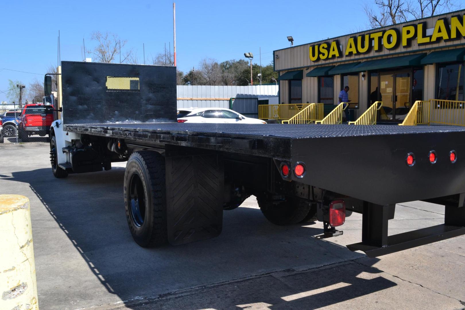 2014 WHITE /BLACK FREIGHTLINER M2-106 with an CUMMINS ISB 6.7L 220HP engine, ALLISON 2100 RDS transmission, located at 9172 North Fwy, Houston, TX, 77037, (713) 910-6868, 29.887470, -95.411903 - 26,000 LB GVWR NON CDL, 24 FT FLATBED X 100" WIDE, AIR RIDE SUSPENSION, DUAL 50 GALLON FUEL TANKS - Photo#7