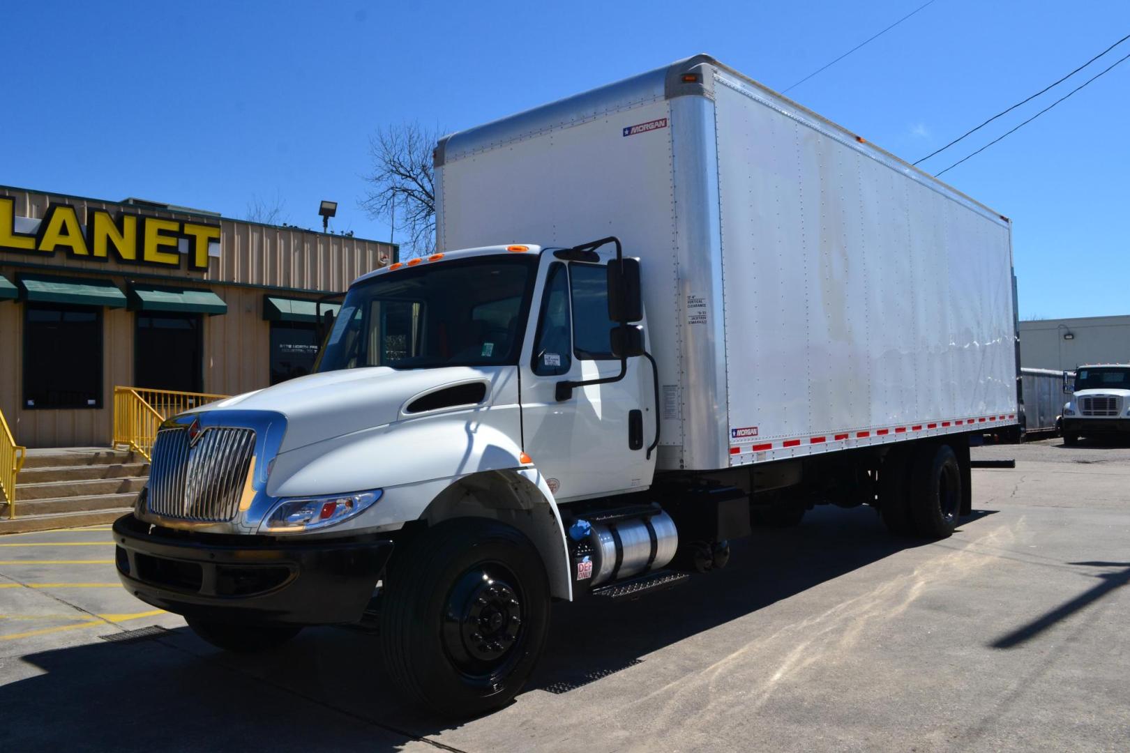 2017 WHITE /GRAY INTERNATIONAL 4300 (1HTMMMML9HH) with an CUMMINS ISB 6.7L 240HP engine, ALLISON 2200RDS AUTOMATIC transmission, located at 9172 North Fwy, Houston, TX, 77037, (713) 910-6868, 29.887470, -95.411903 - 25,999 LB GVWR, MORGAN 26 FT BOX , HEIGHT 103" X WIDTH 102", WALTCO 4,500 CAPACITY BI-FOLD LIFT GATE, AIR RIDE SUSPENSION, 90 GALLON FUEL TANK, POWER WINDOWS & LOCKS - Photo#0