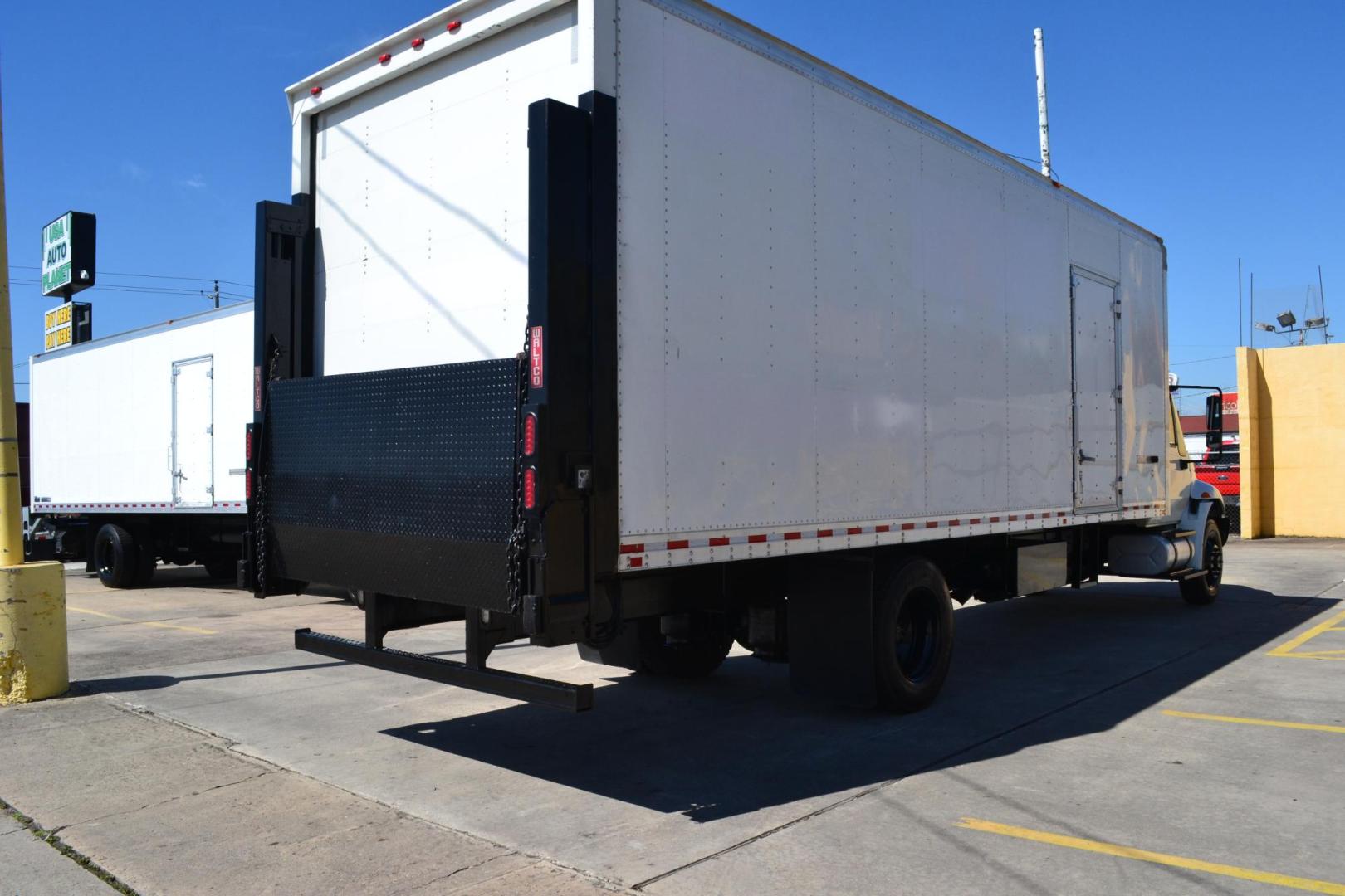 2017 WHITE /GRAY INTERNATIONAL 4300 (1HTMMMML9HH) with an CUMMINS ISB 6.7L 240HP engine, ALLISON 2200RDS AUTOMATIC transmission, located at 9172 North Fwy, Houston, TX, 77037, (713) 910-6868, 29.887470, -95.411903 - 25,999 LB GVWR, MORGAN 26 FT BOX , HEIGHT 103" X WIDTH 102", WALTCO 4,500 CAPACITY BI-FOLD LIFT GATE, AIR RIDE SUSPENSION, 90 GALLON FUEL TANK, POWER WINDOWS & LOCKS - Photo#4