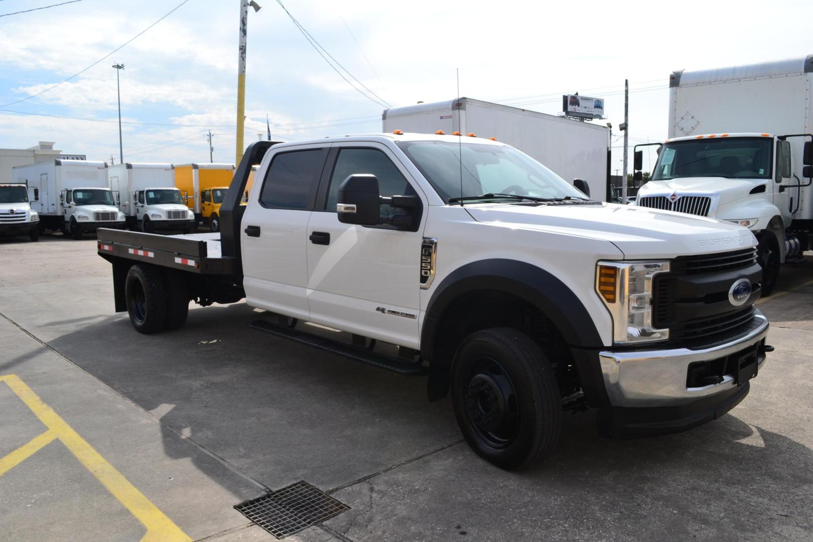 2019 WHITE /BLACK FORD F550 (1FD0W5HT8KE) with an POWERSTROKE 6.7L DIESEL engine, AUTOMATIC transmission, located at 9172 North Fwy, Houston, TX, 77037, (713) 910-6868, 29.887470, -95.411903 - Photo#1