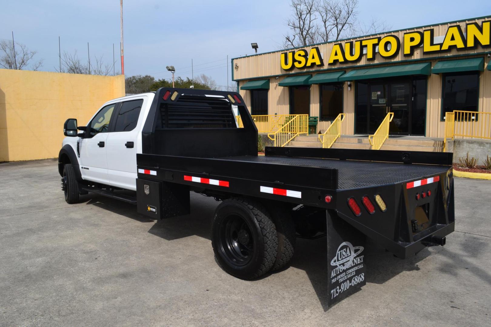 2019 WHITE /BLACK FORD F550 (1FD0W5HT8KE) with an POWERSTROKE 6.7L DIESEL engine, AUTOMATIC transmission, located at 9172 North Fwy, Houston, TX, 77037, (713) 910-6868, 29.887470, -95.411903 - Photo#7